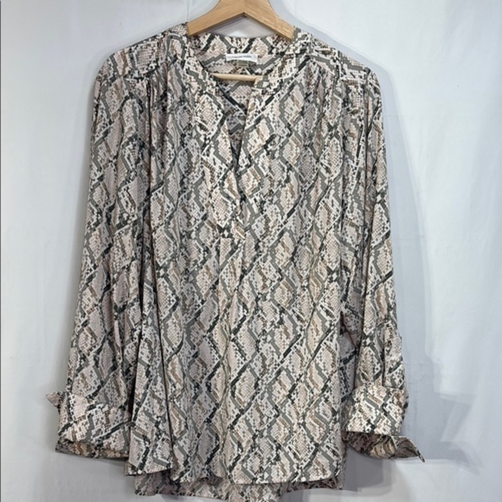 🤡Calvin Klein Cream and Gray snake print Blouse with Relaxed Fit